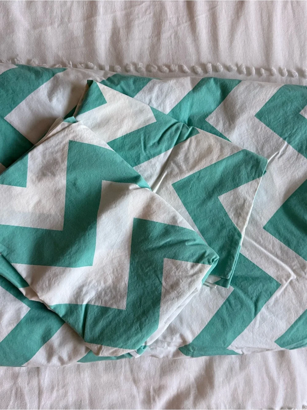 Pottery Barn Teen Chevron Pool and White Full/Queen Duvet Set